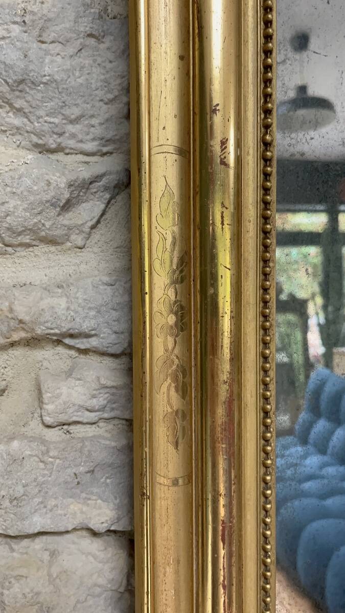 Louis-Philippe pearl mirror 82/61cm gilded with gold leaf, mercury glass, fireplace overmantel.