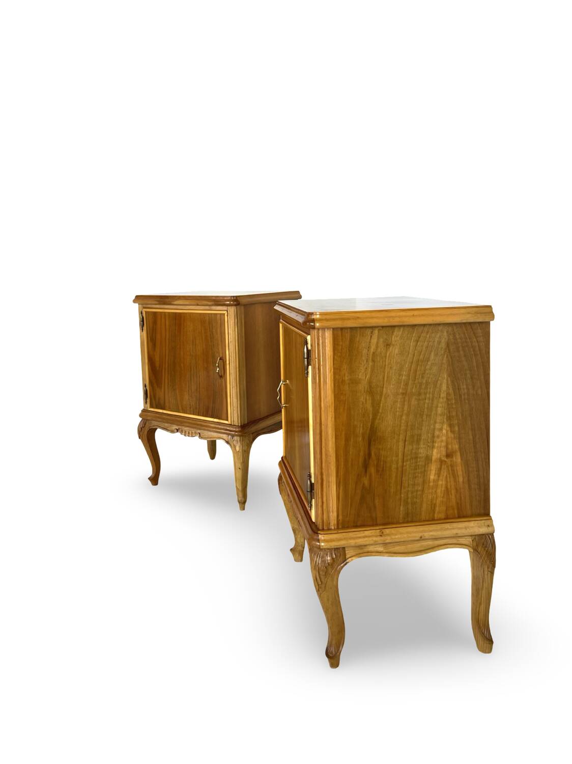 Tables de chevet italiennes en placage de noyer du milieu du siècle, années 1960.