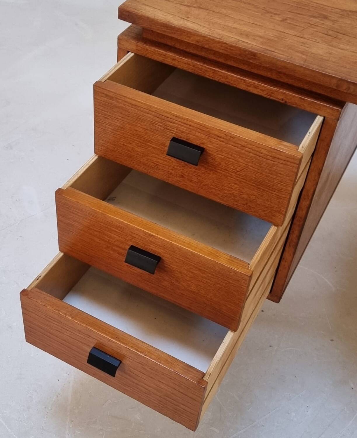 Bureau du milieu du siècle