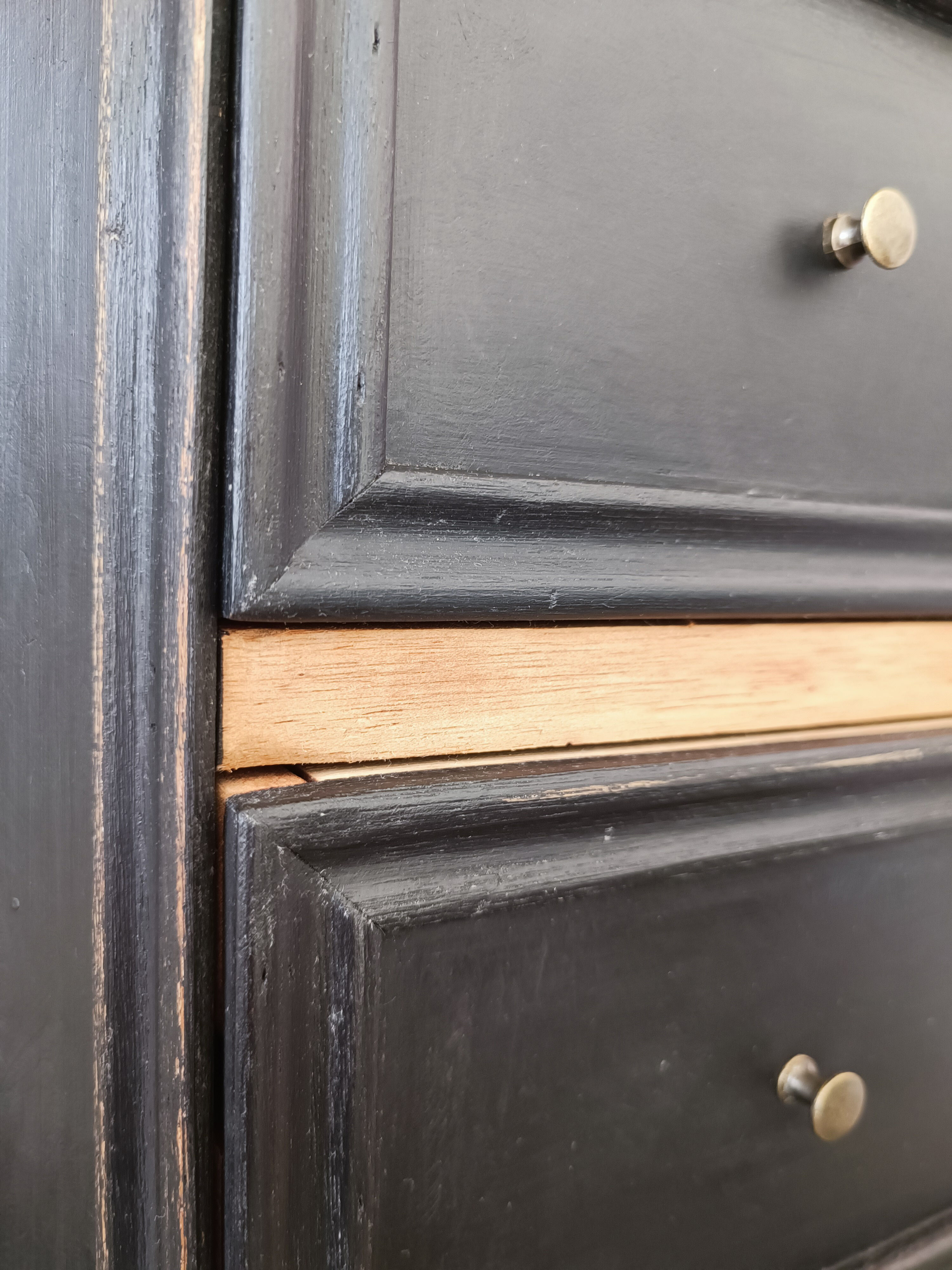 Seven-drawer chest of drawers in solid wood