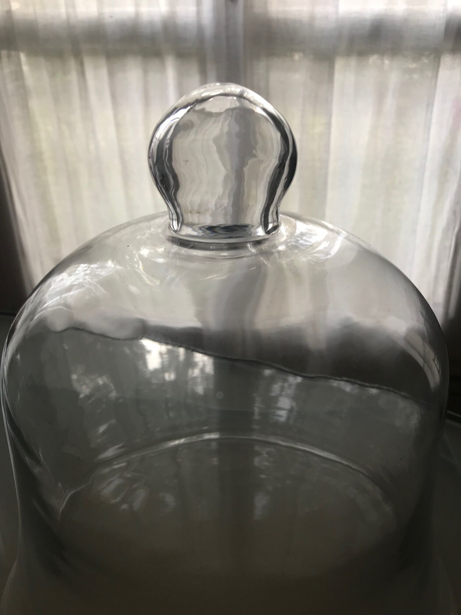 Glass bell for food presentation