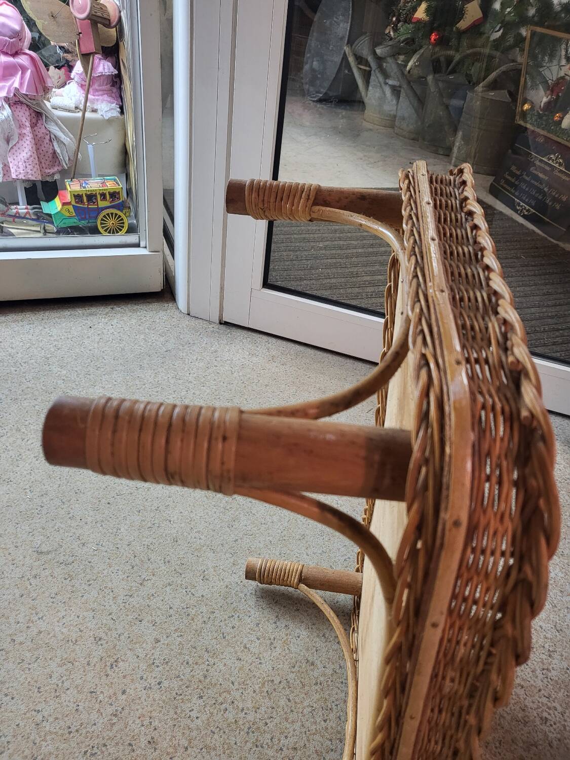 Plateau sur pieds rotin