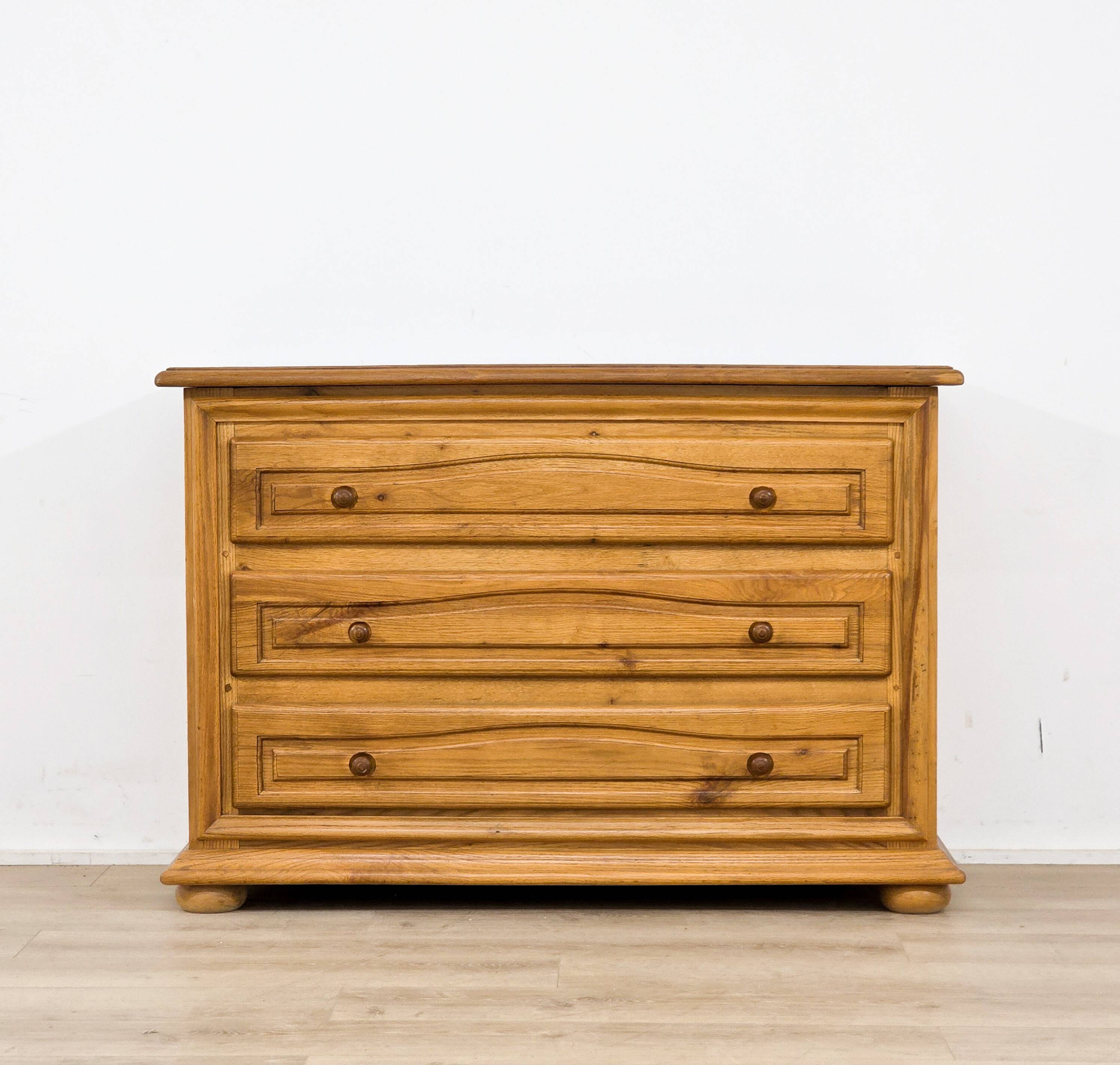 Grande commode en chêne massif des années 1970