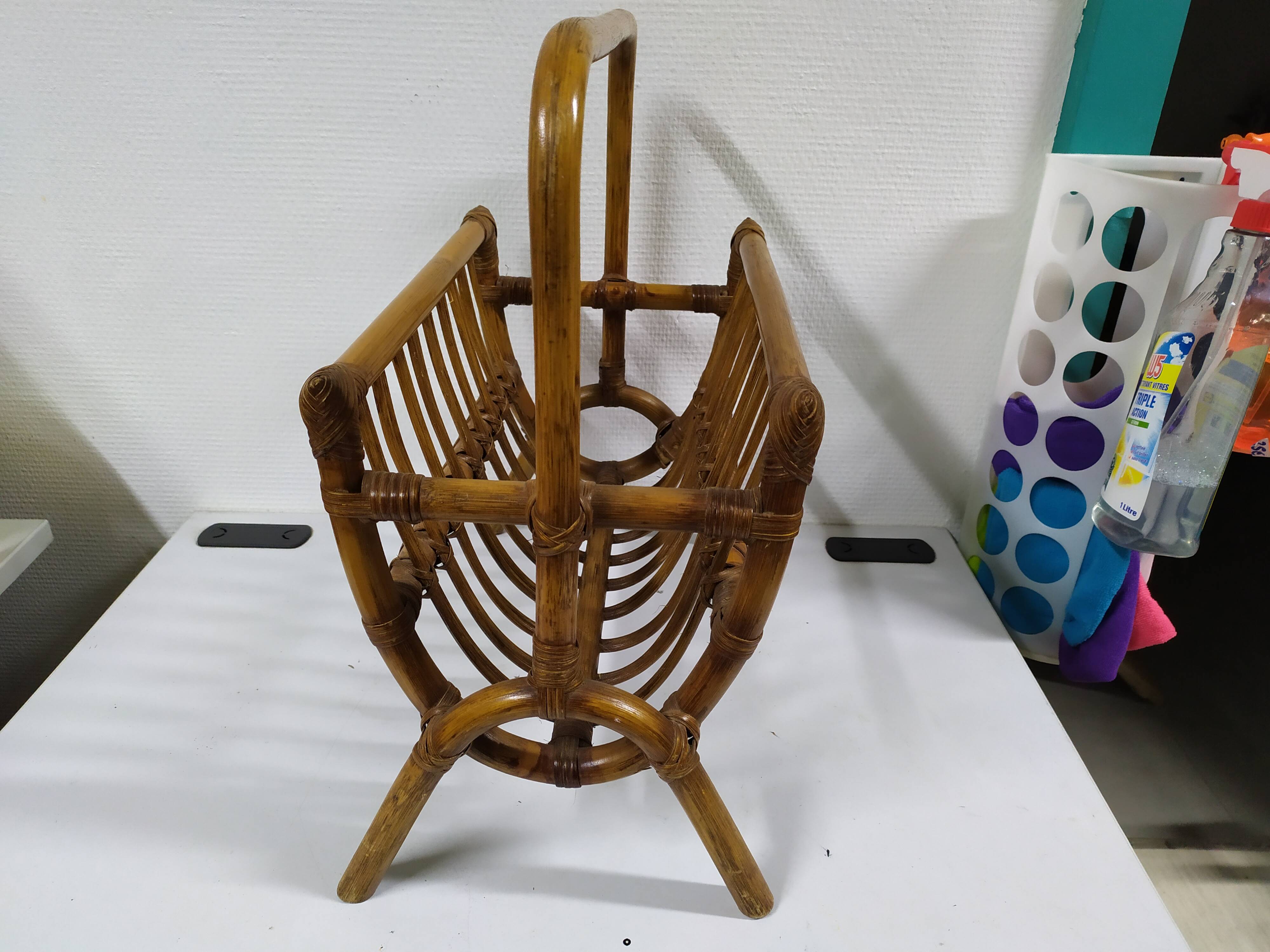 Door newspaper magazine rattan