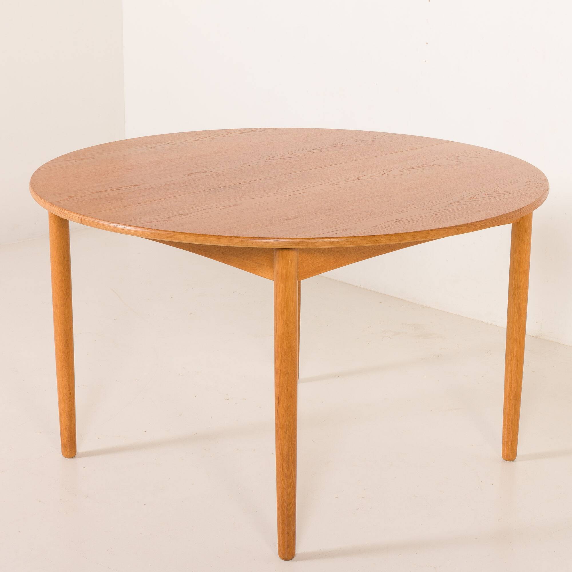 Danish Oak round dining table with one extension, 1970s