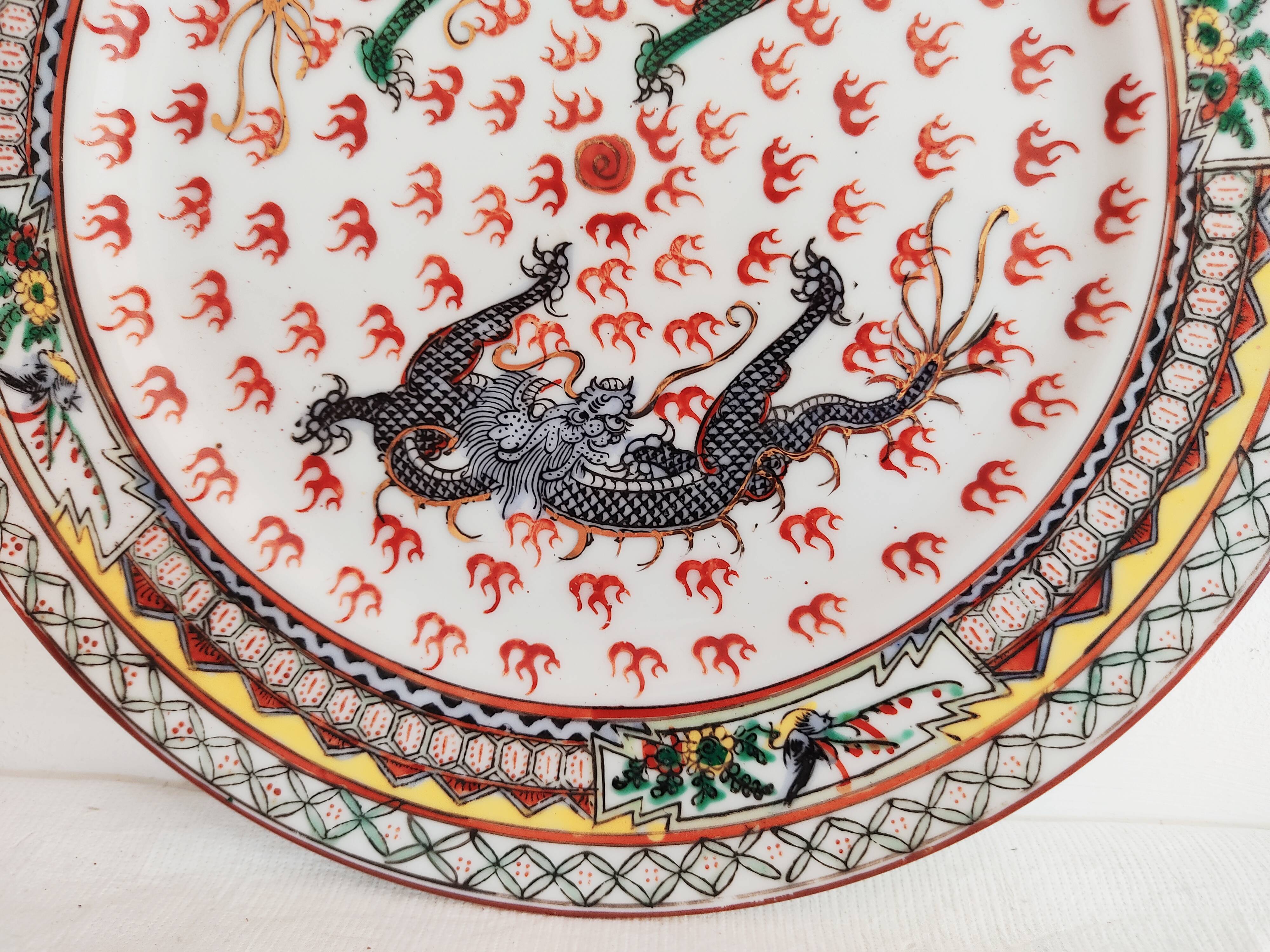 Chinese plate with two dragons