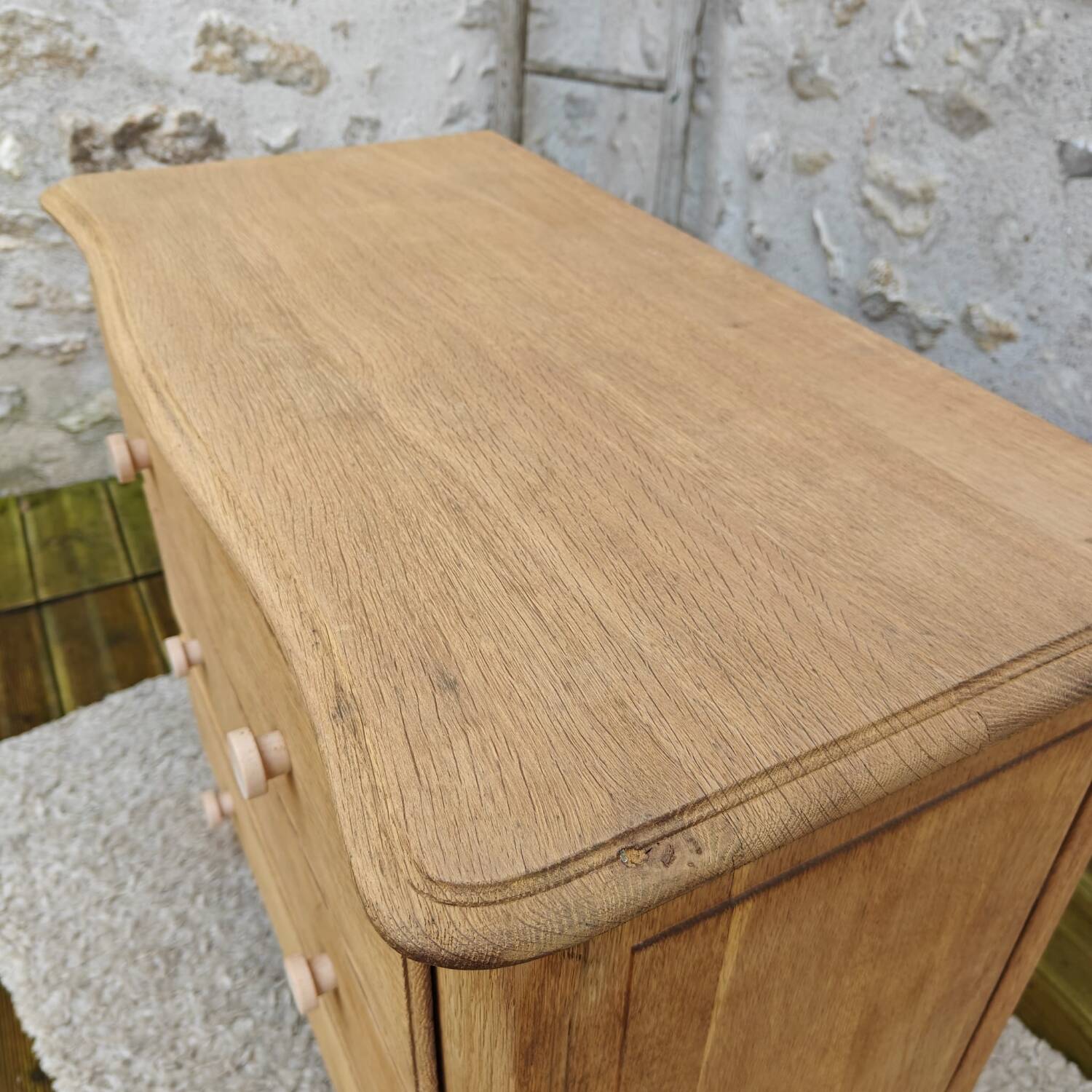 Oak chest of drawers