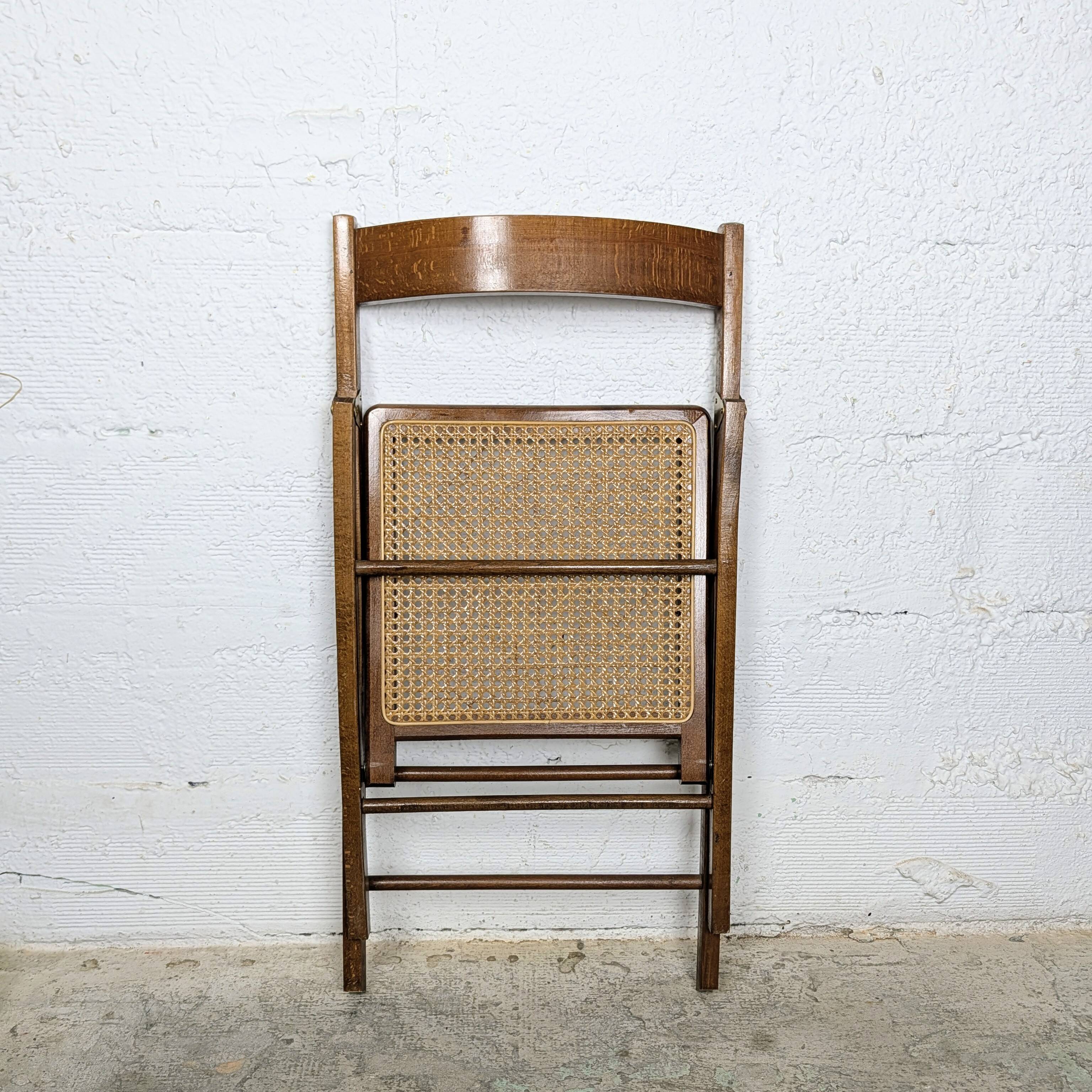 Chaise pliante à l'assise cannée