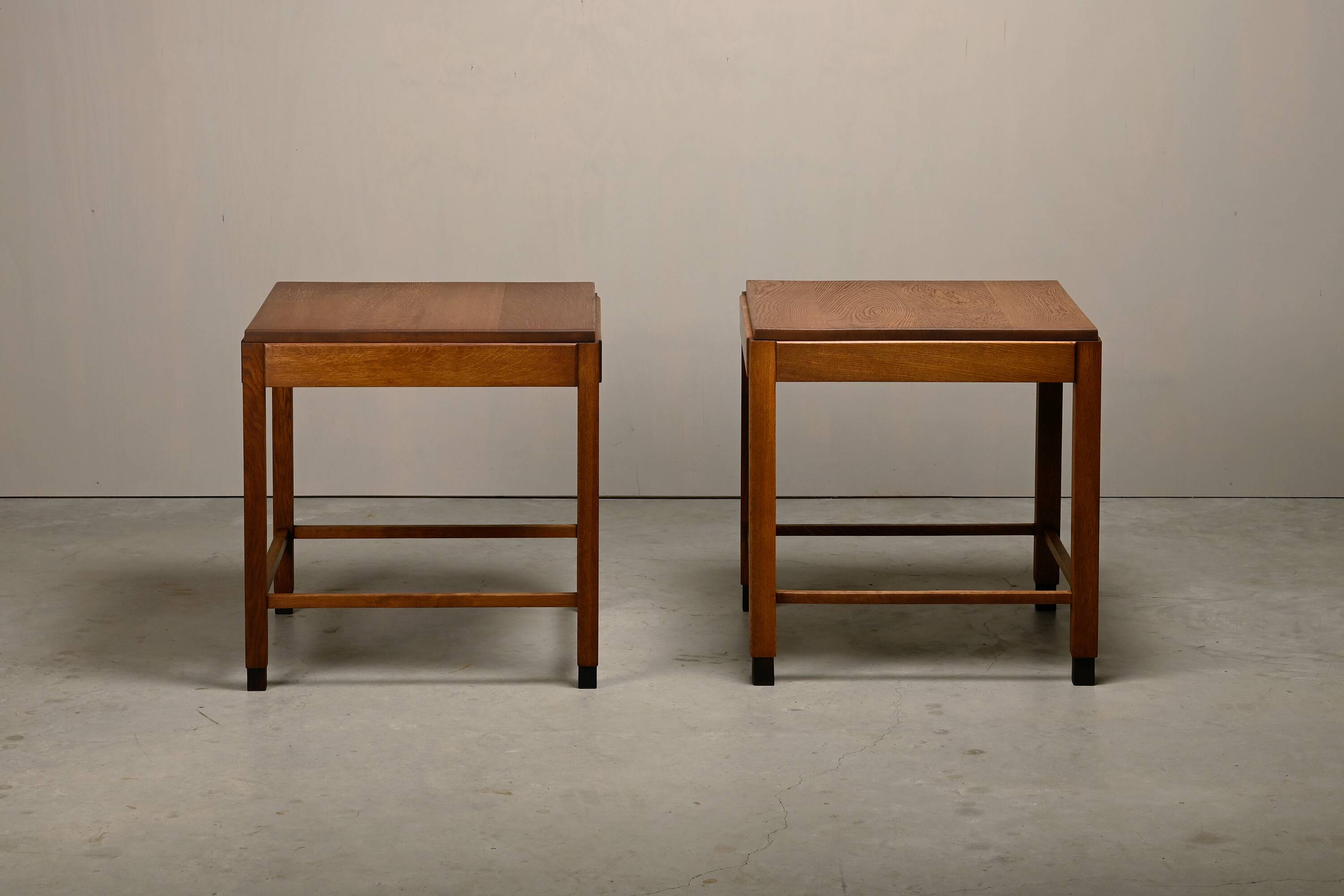 Tables d'appoint ou tables de chevet de style Art Déco moderniste de l'École d'Amsterdam