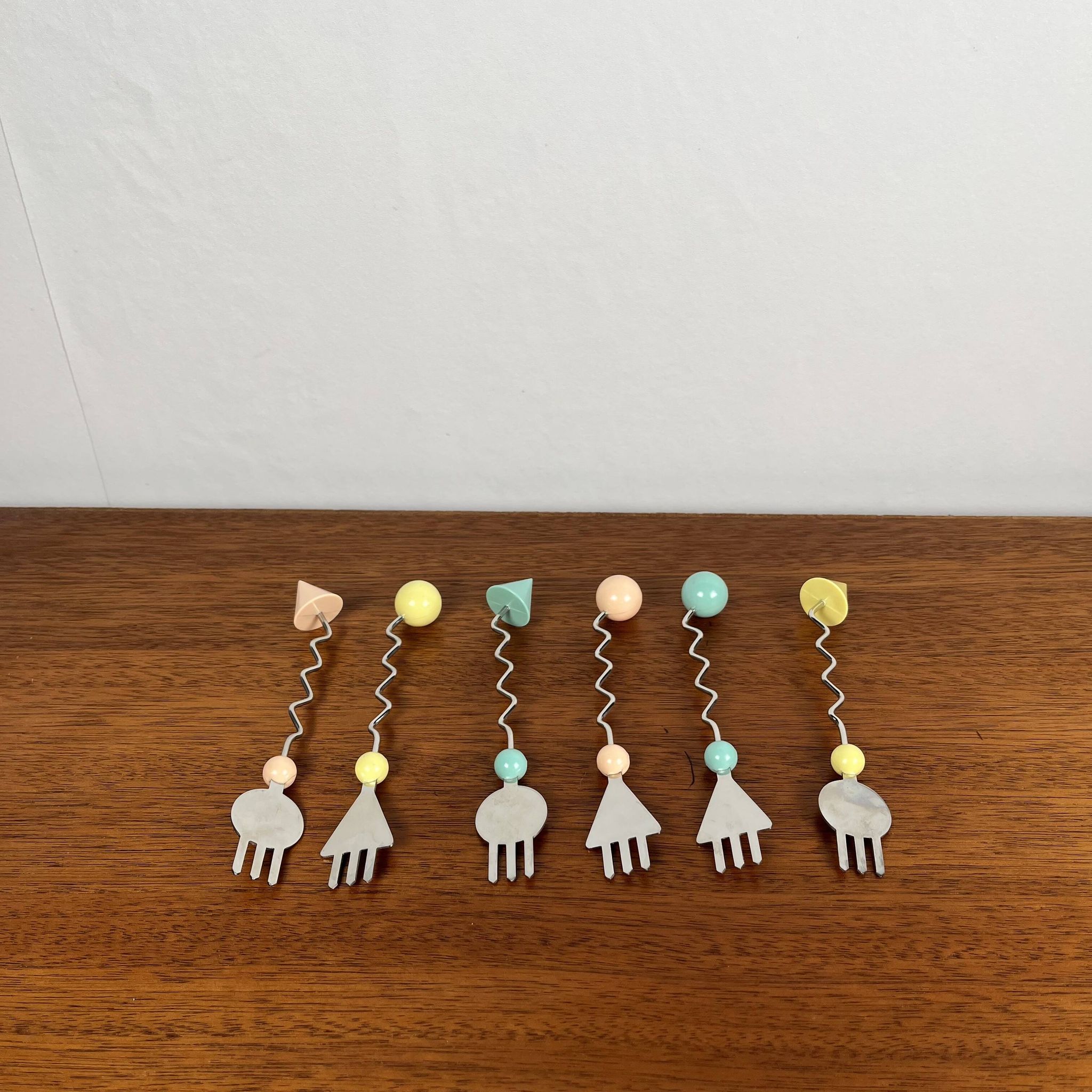 Rare and original Set of 6 Memphis dessert forks, Japan, 1980/90
