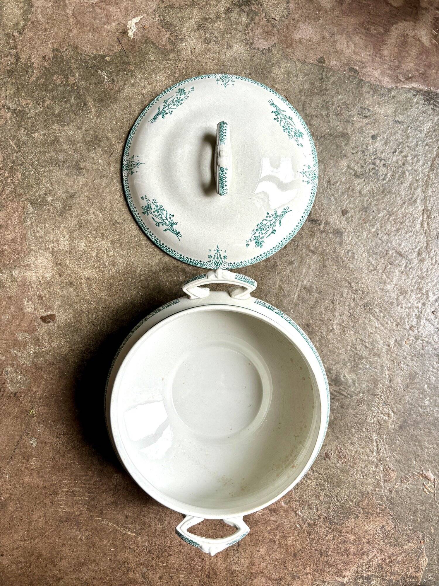 St Amand & Hamage tureen in iron earth