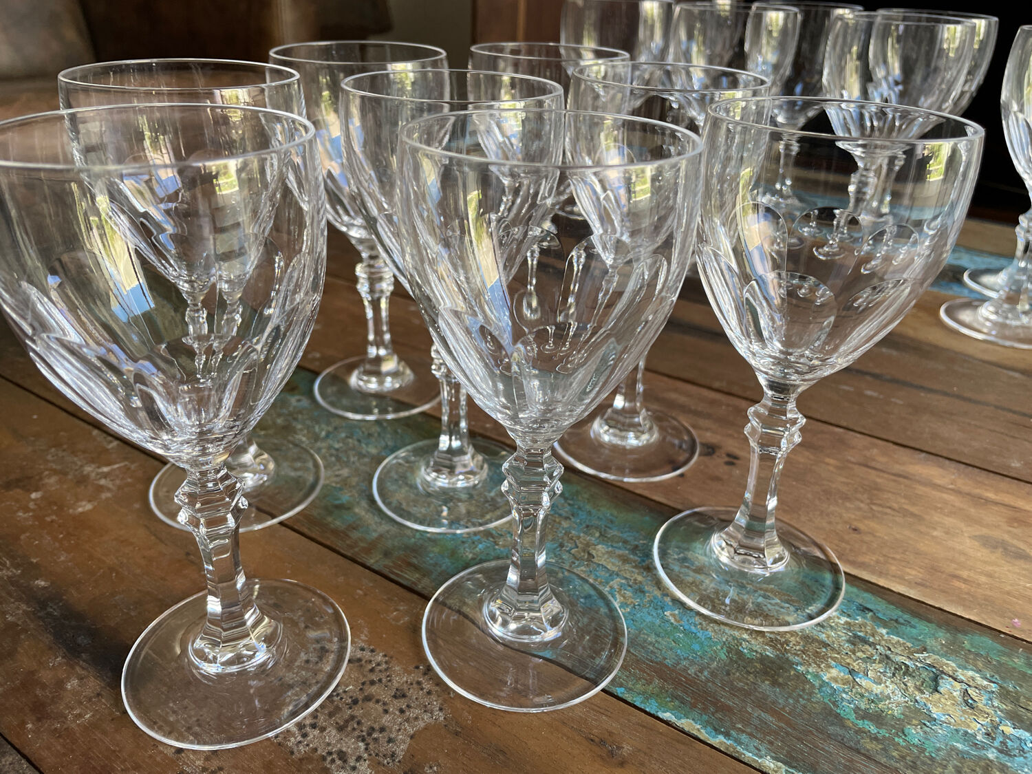 Set of 8 crystal wine glasses size