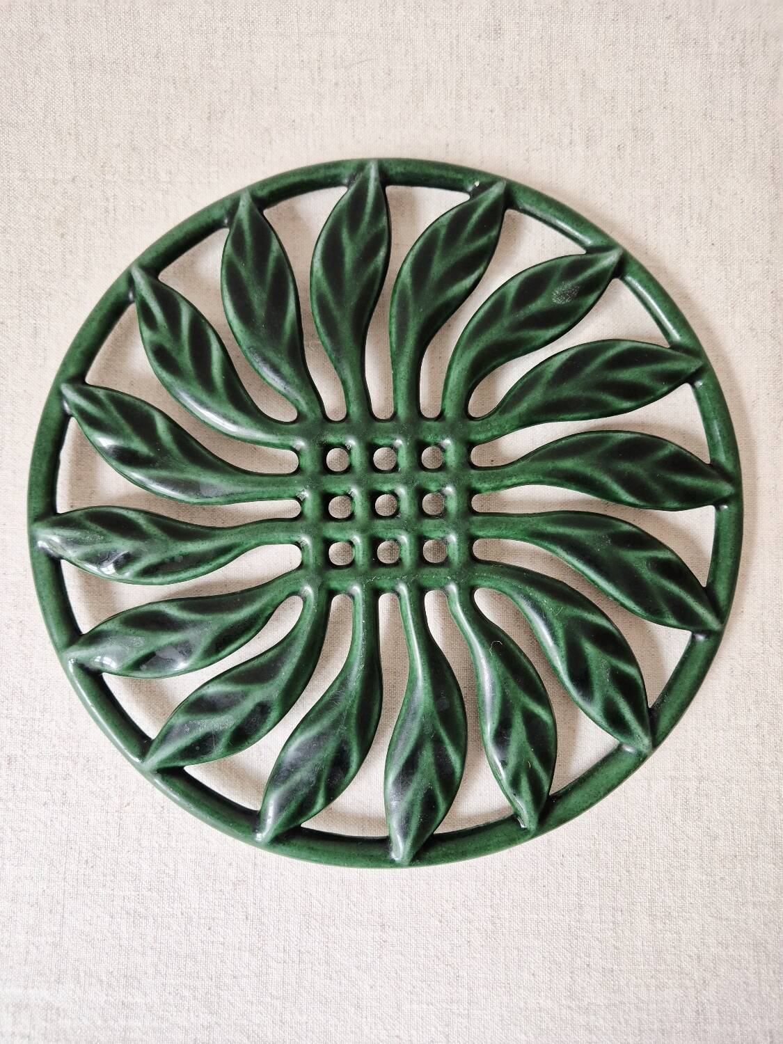 Vintage cast iron trivet - Invicta France