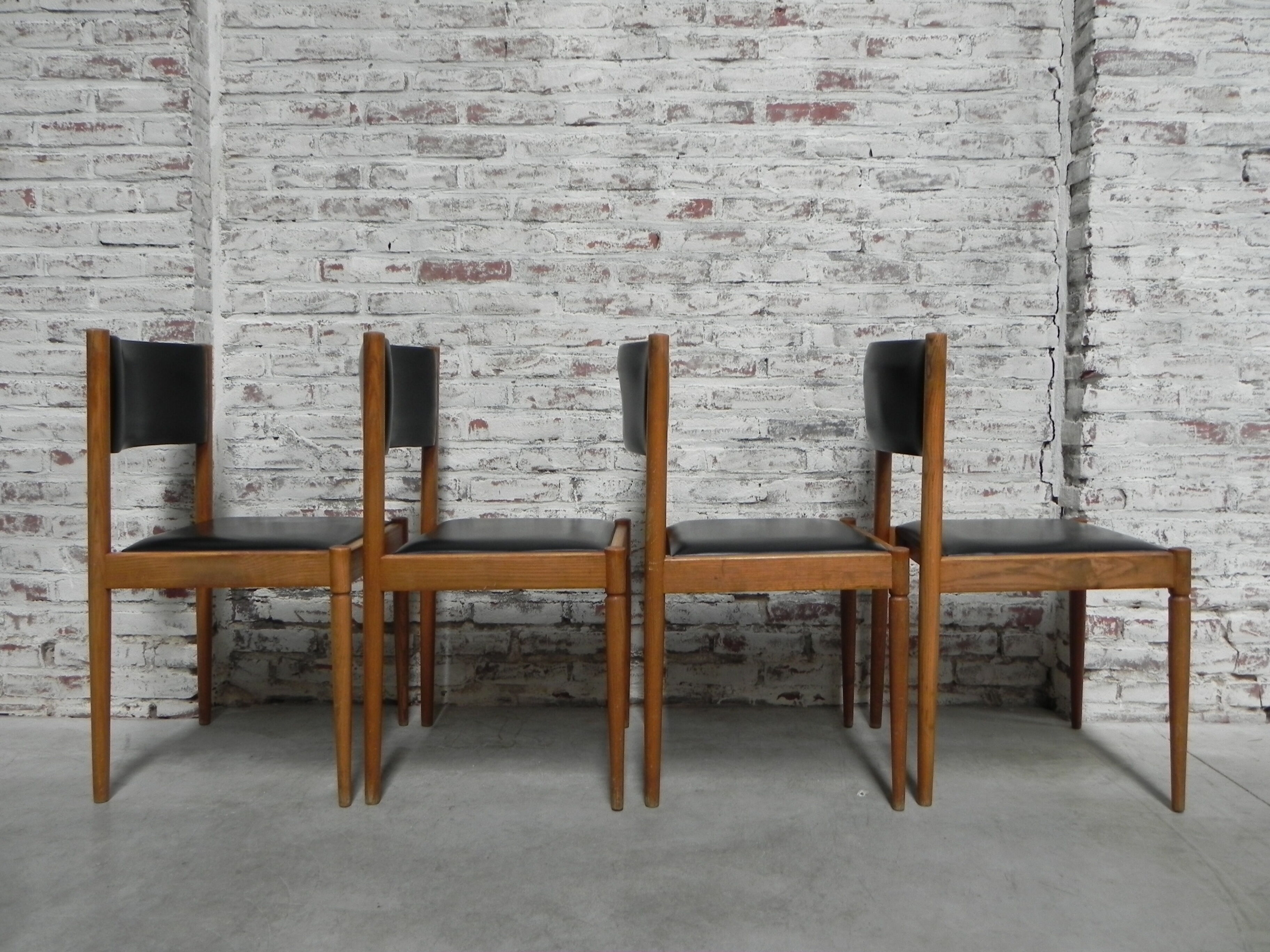 4 vintage chairs upholstered with skai