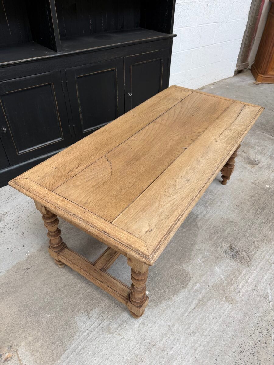 Table basse en chêne fin XIXème