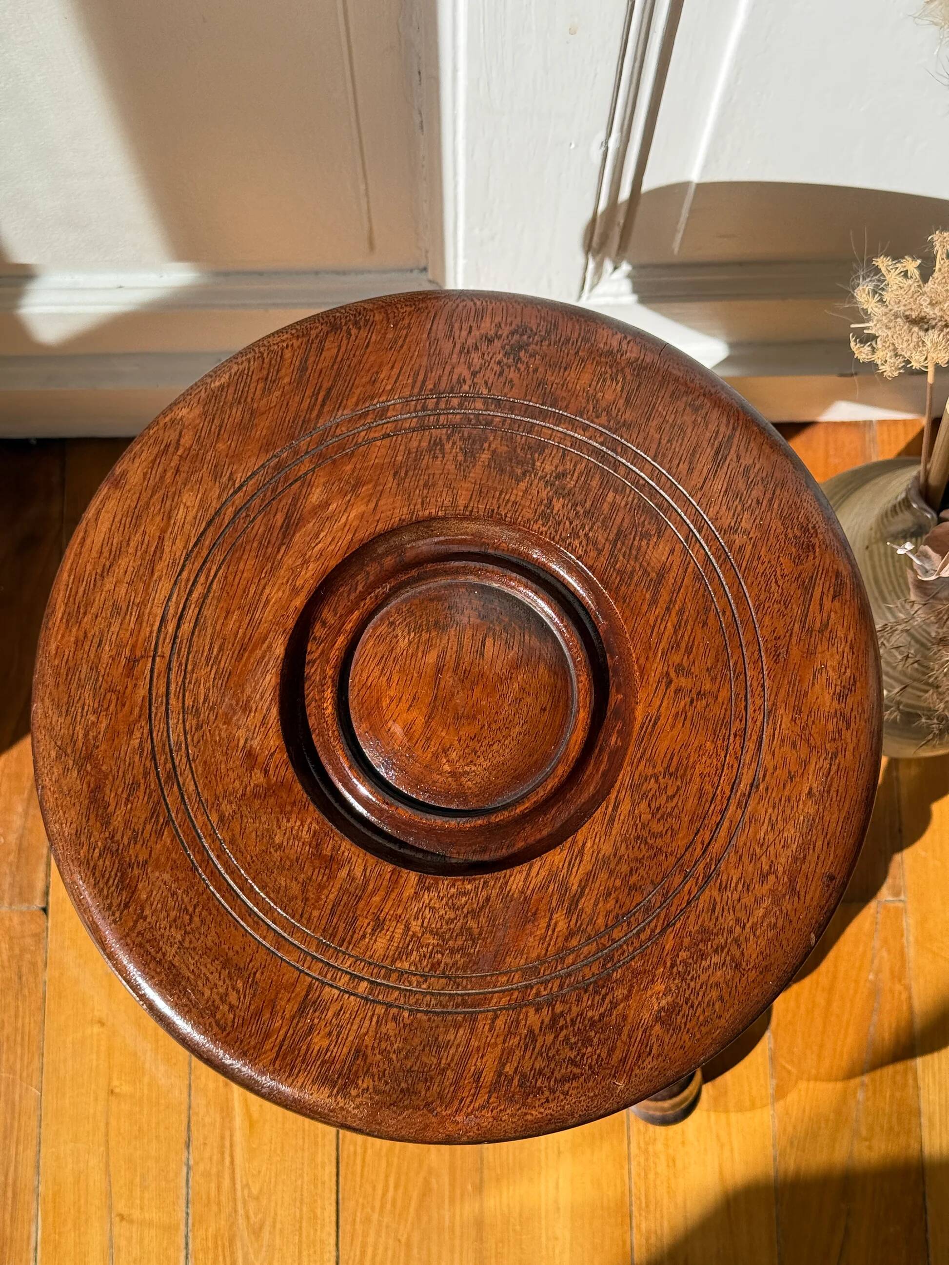Tabouret en bois rustique