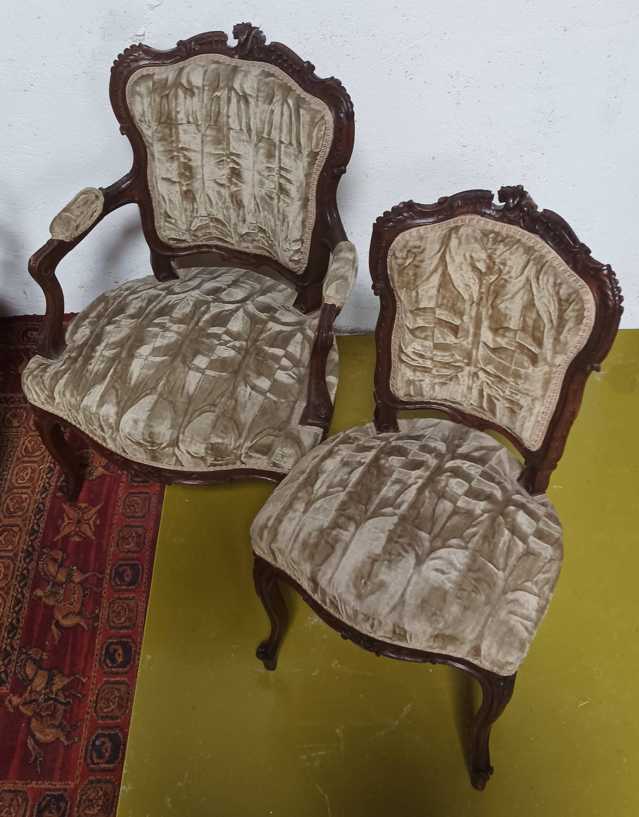Living room set of Rocaille bench and armchairs in walnut