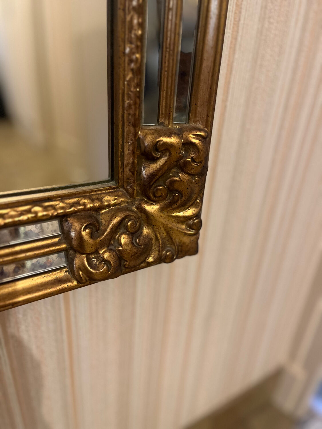 Mirror with a glazing bar