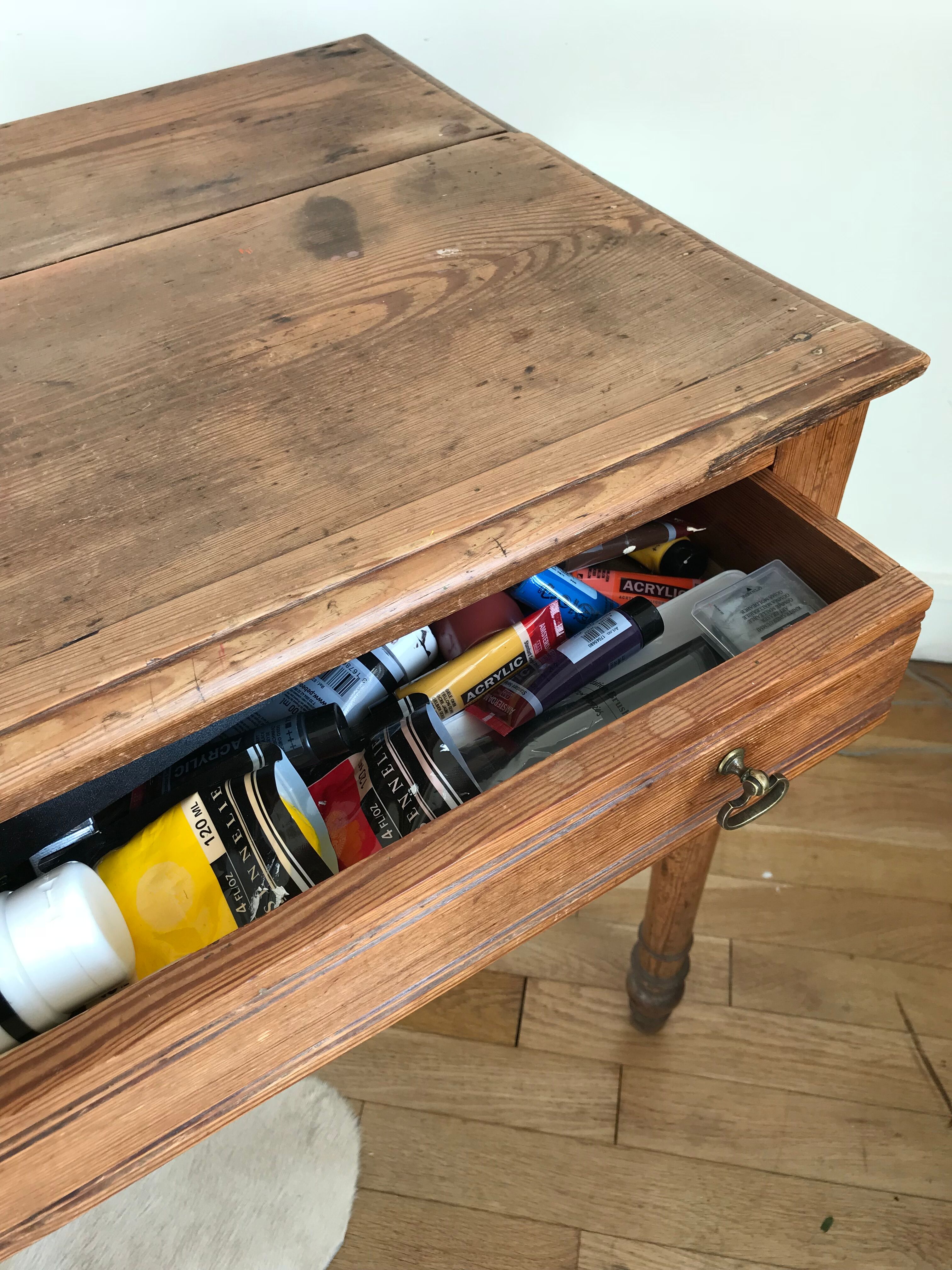 Pitchpin desk