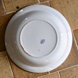 Plat creux en terre de fer Sarreguemines "Carmen", XIXe s.