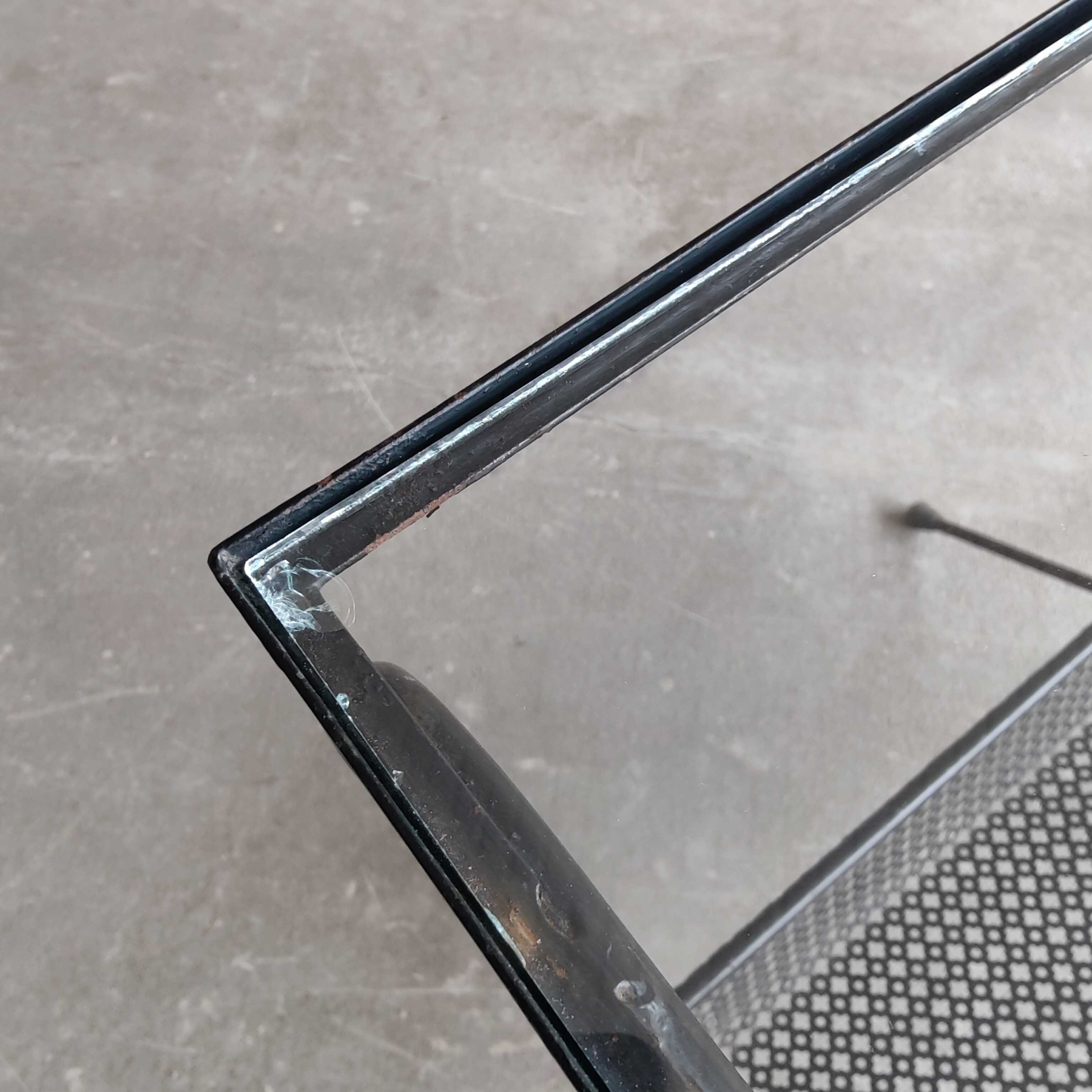 Fifth wheel table magazine holders