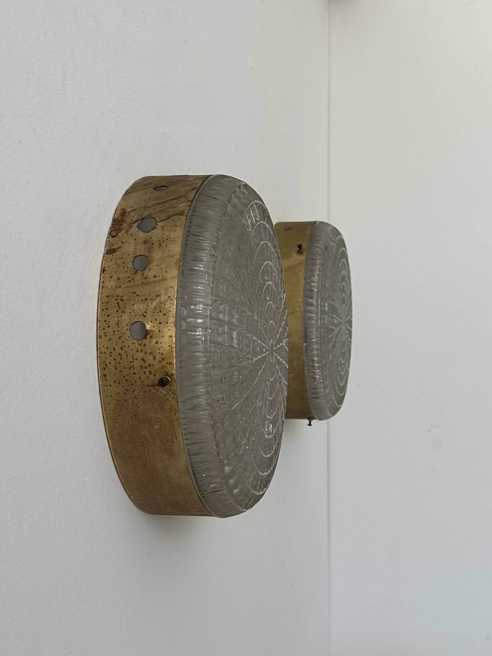 Pair of vintage wall lights in gilded metal and pressed moulded glass, France, 1970.