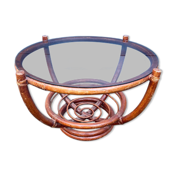 Round coffee table