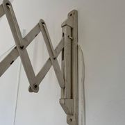 Scandinavian "accordion" or "scissors" wall light in white lacquered wood from the 60s and 70s