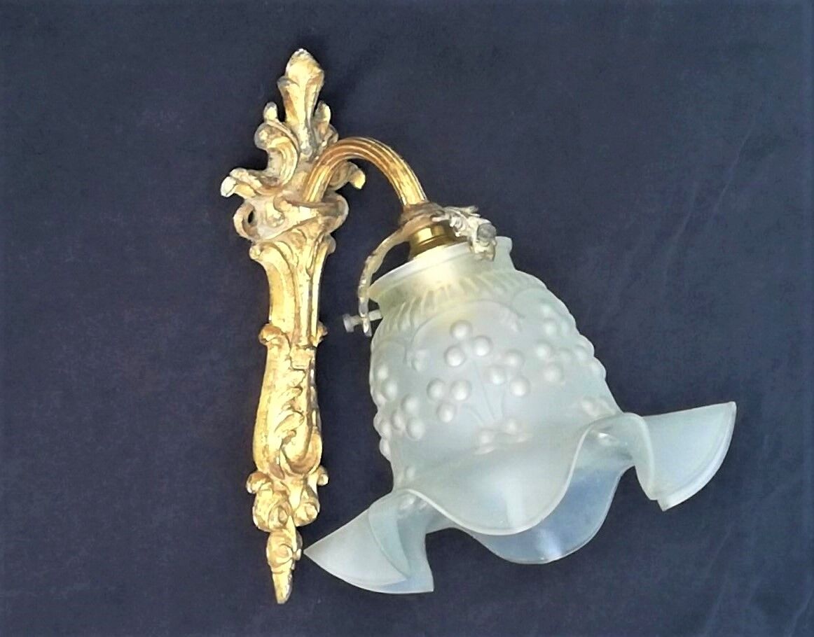 Wall lamp early twentieth in bronze and glass