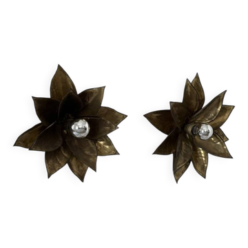 Pair of vintage patinated brass wall lights with floral motif, France, 1960.
