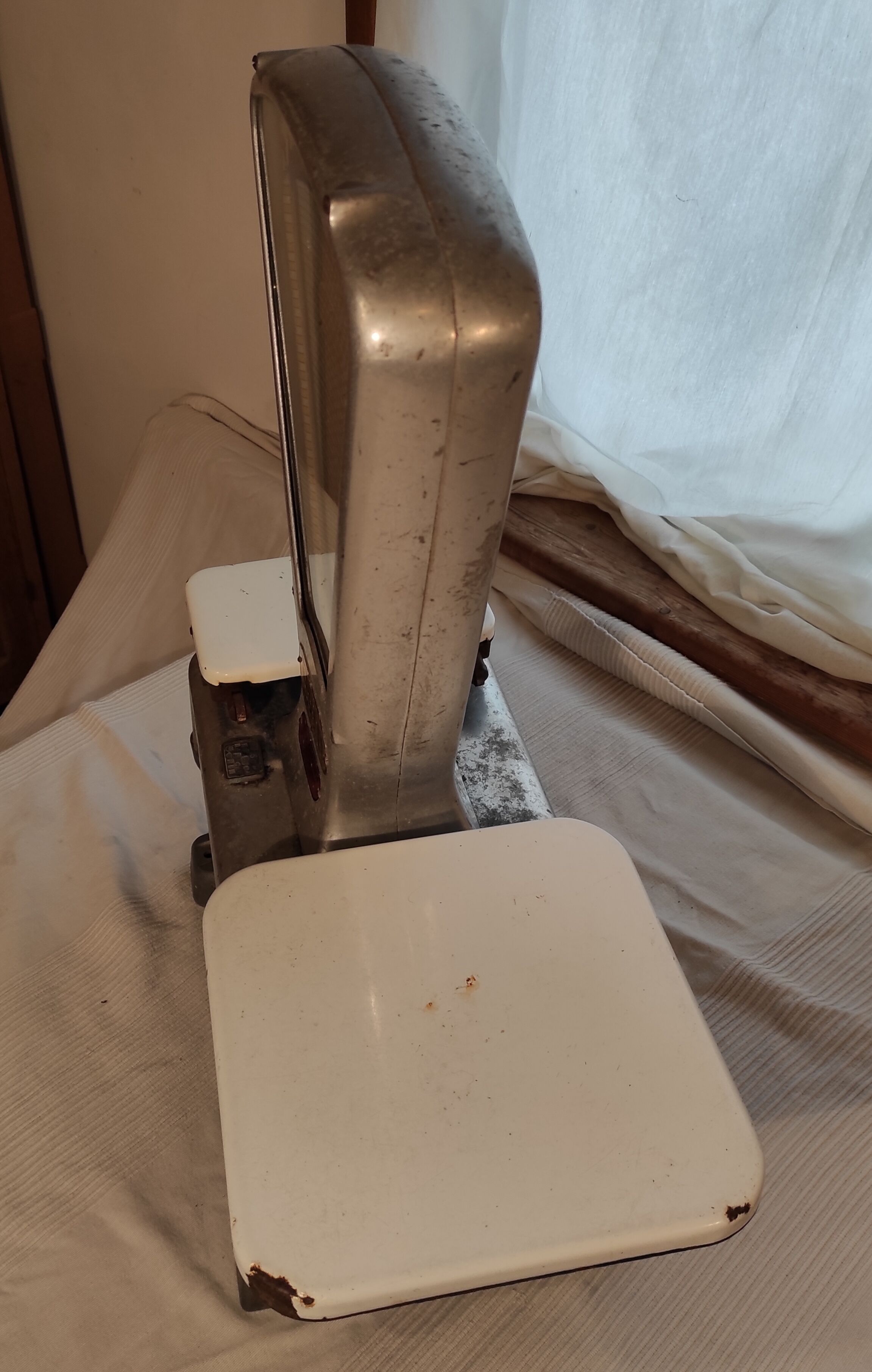 Old scale 1960 in aluminum