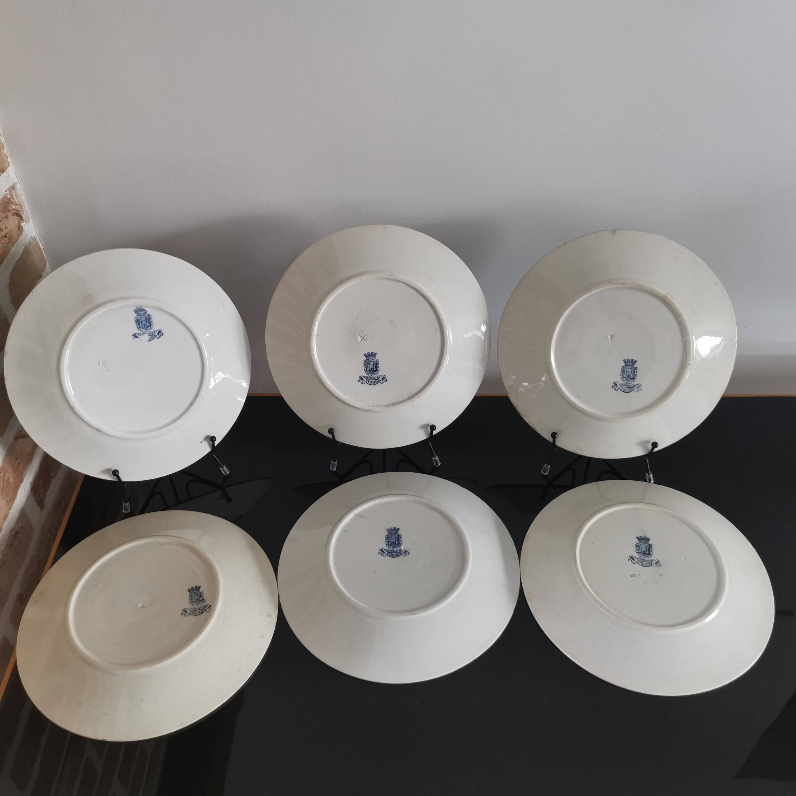 Old "Etruscan" flat plates in opaque porcelain from Gien Terre de Fer