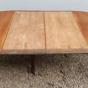 Table ovale 6 pieds avec allonges patine caramel