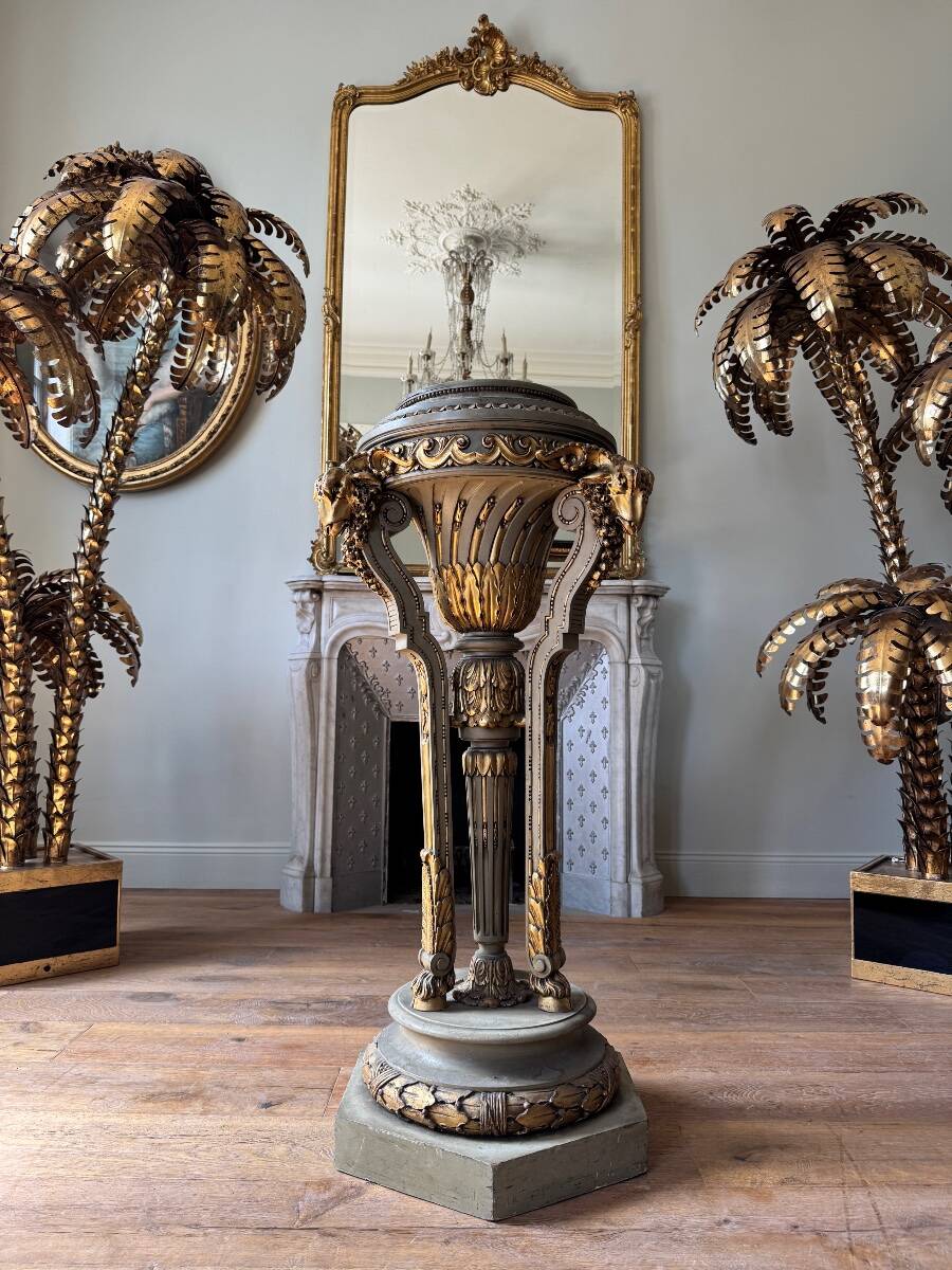 "Column 'to the goats' in Louis XVI style from the Napoleonic III period."
