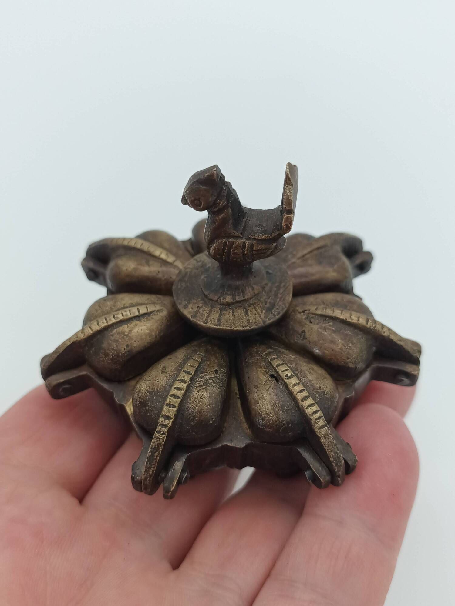 Articulated Kumkum Box in Bronze with Carved Peacock, India 20th Century