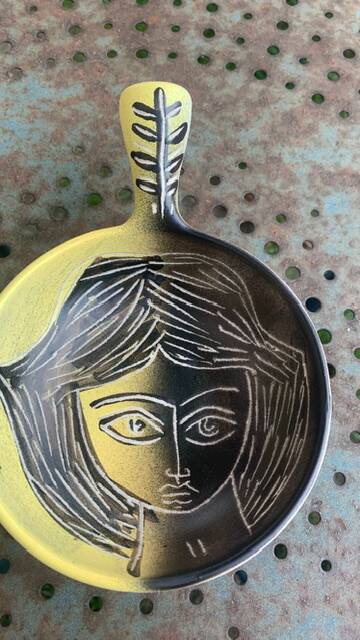 Bowl, pan with a female face engraved in enameled ceramic helene Ugo vallauris vintage