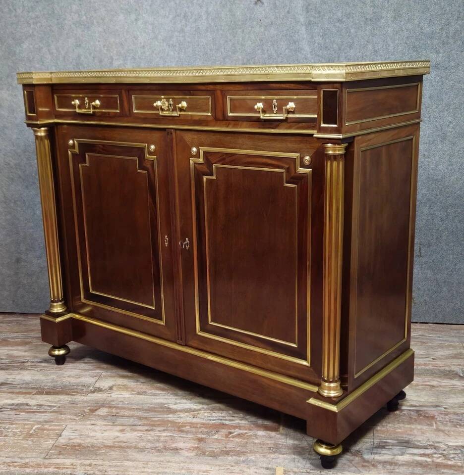 Parisian buffet in Louis XVI style – Mahogany and gilded brass – Marble top –