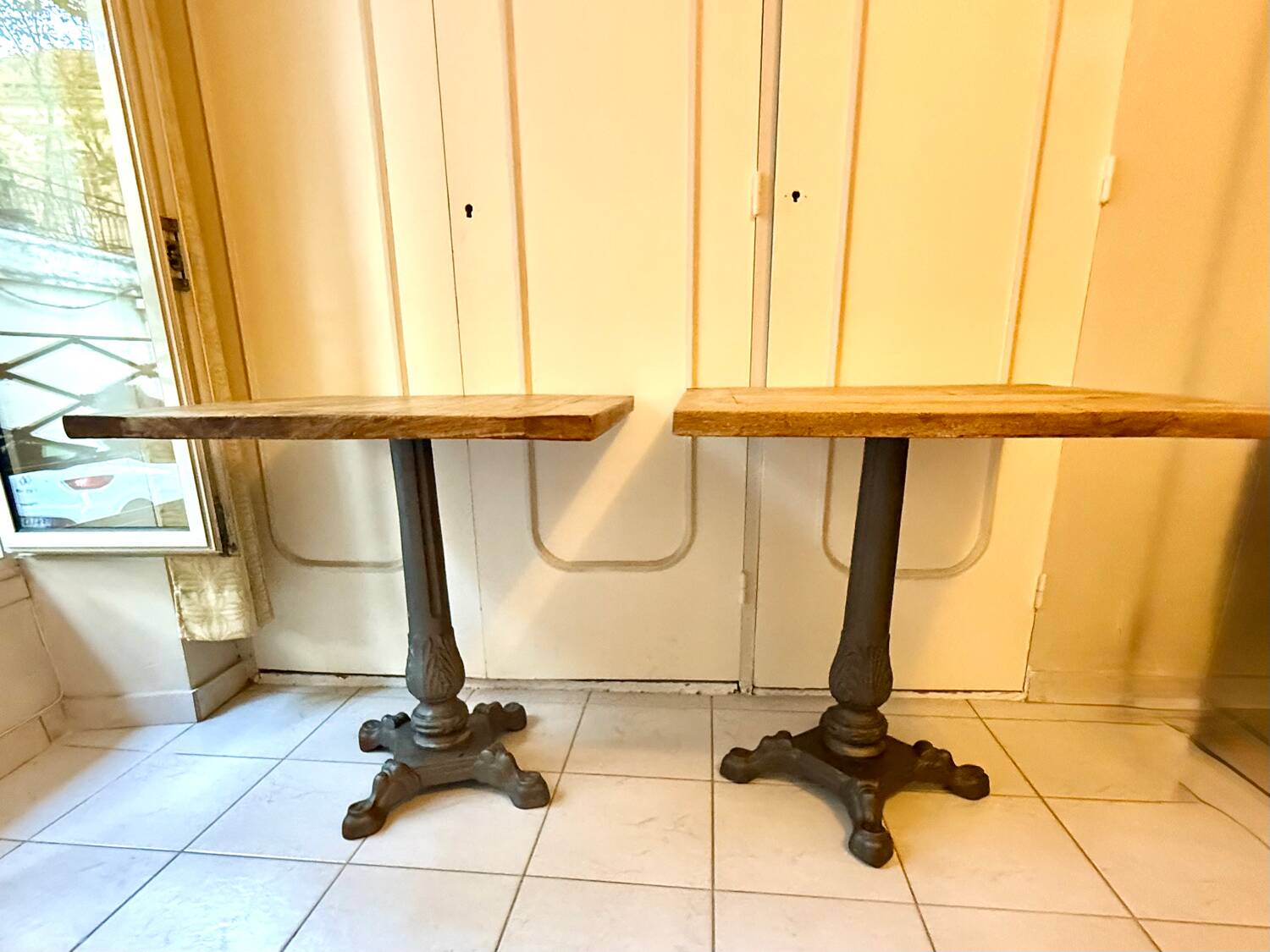 Table bistrot en manguier et fonte