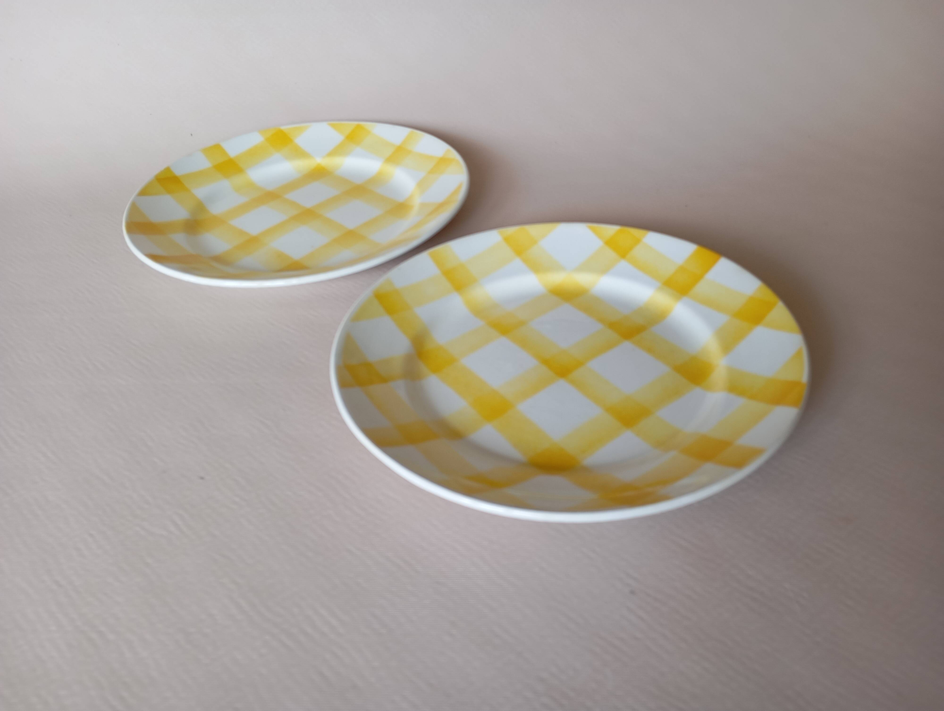 2 Moulin des Loups yellow “Tablecloth” plates