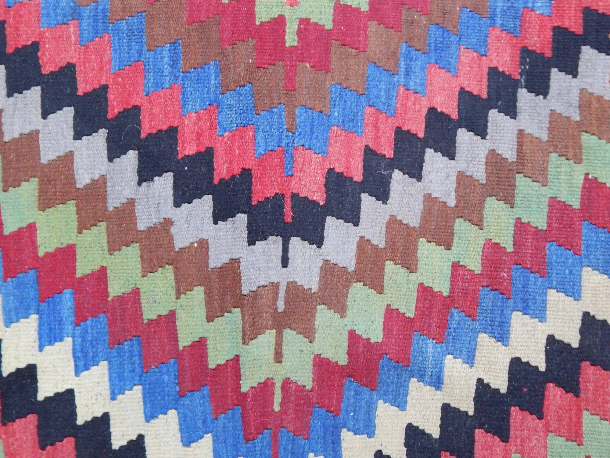 Vintage Turkish kilim, handwoven, 88x127 cm.