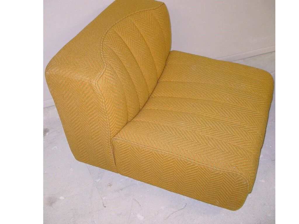 2 fauteuils modèle Novemila par Tito Agnoli  pour Mobilier International