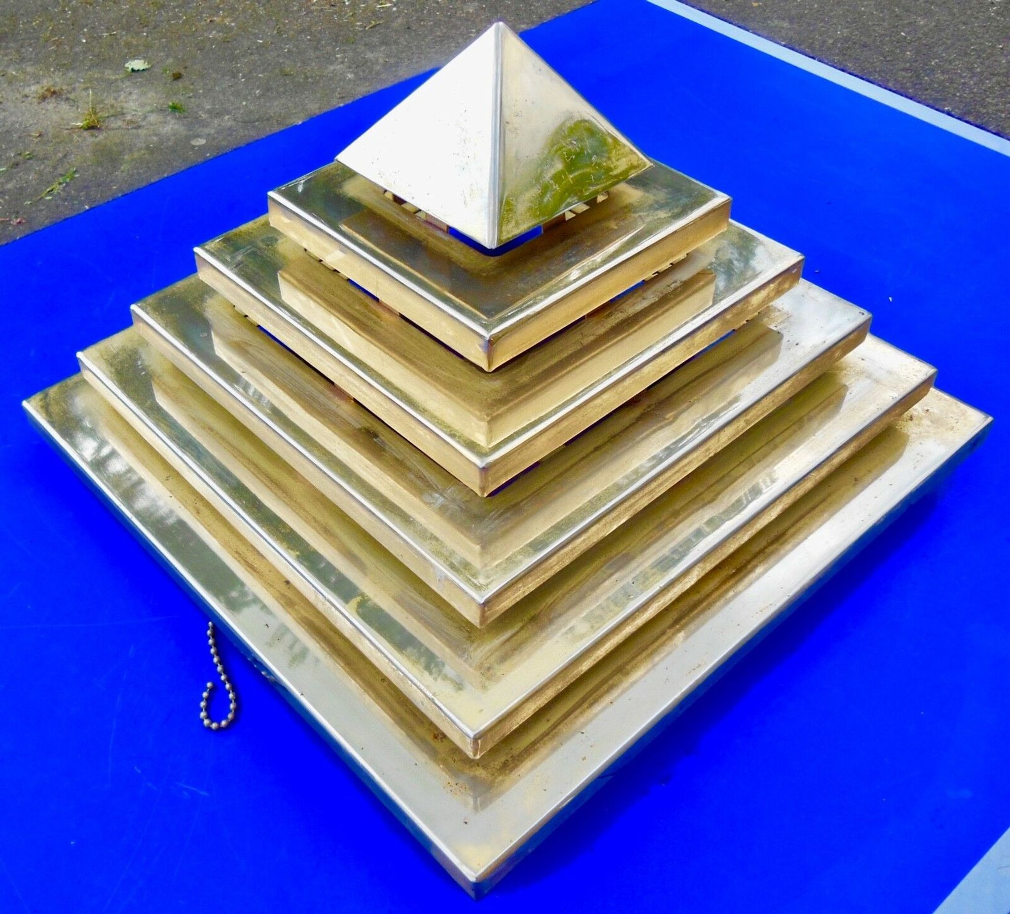 Applique murale ou plafonnier pyramidal, moderniste constructiviste