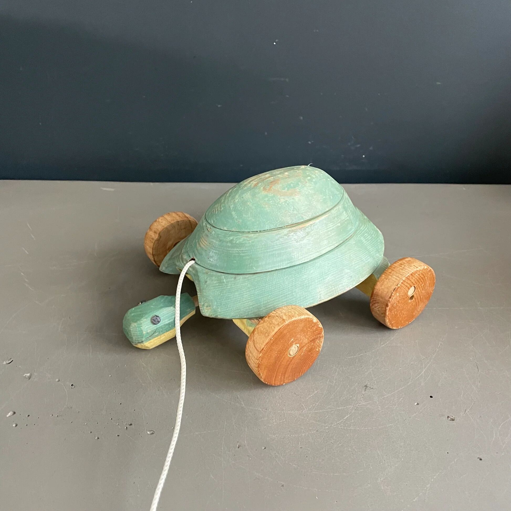 Wooden pull-along toy turtle Longeville