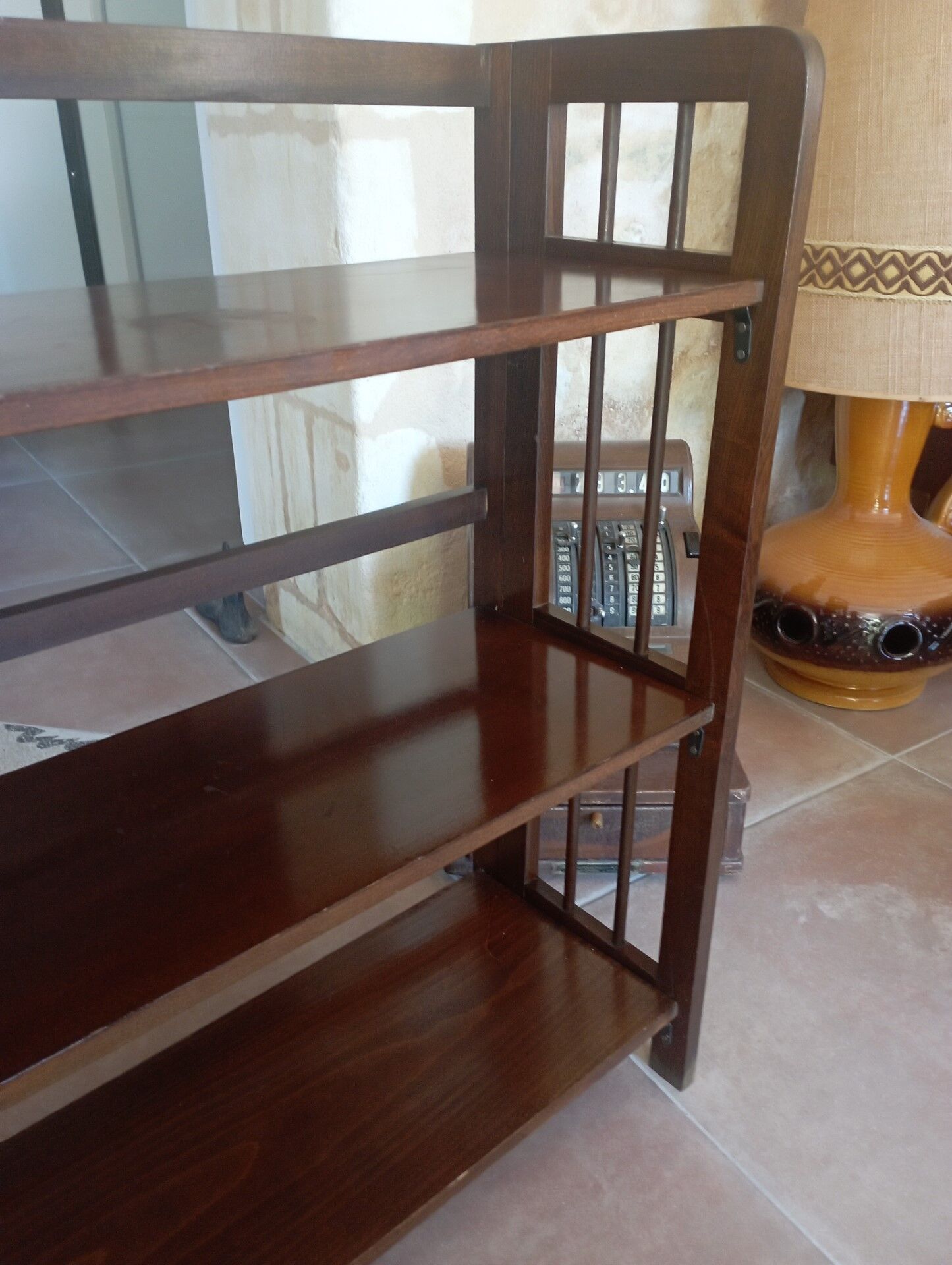 Foldable wooden shelf