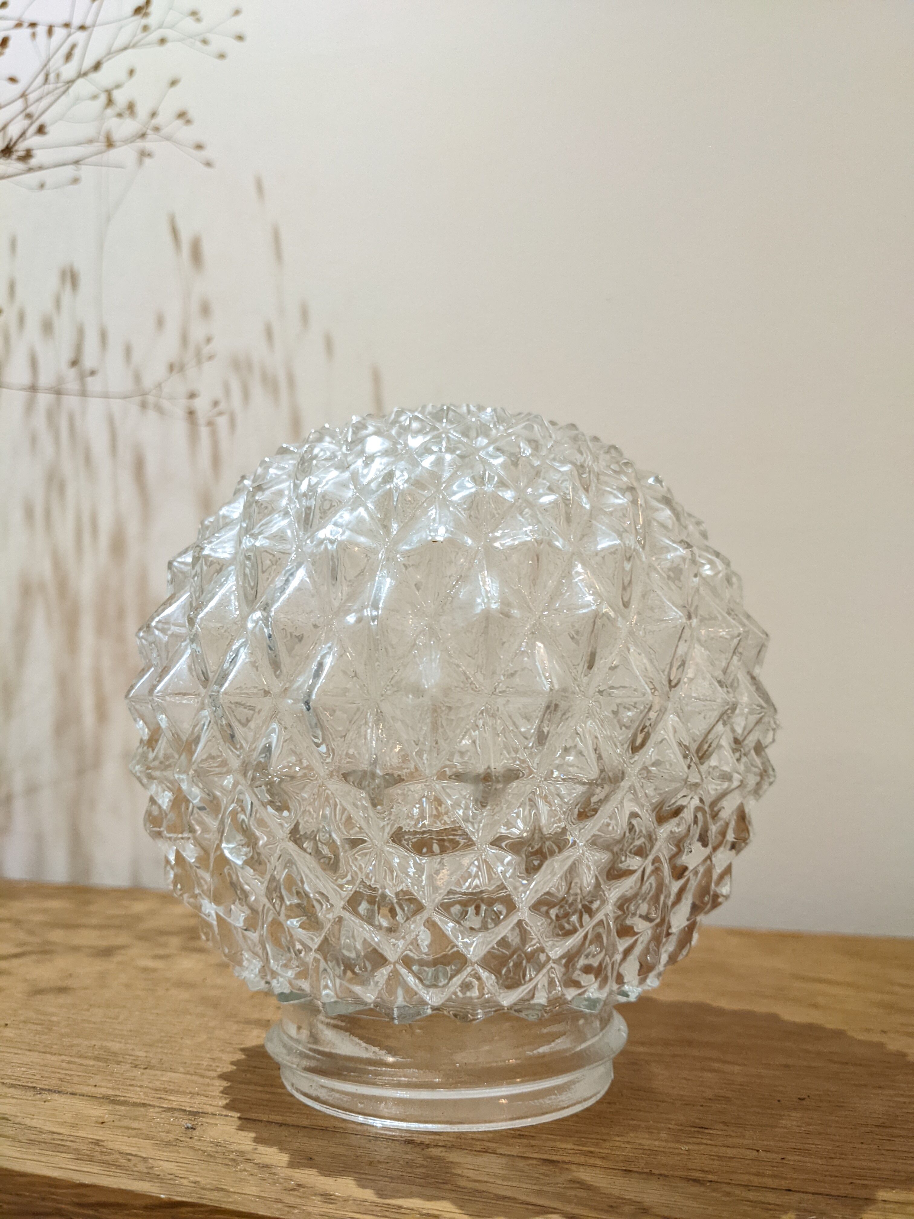 Lamp 70s vintage piquant globe chiseled