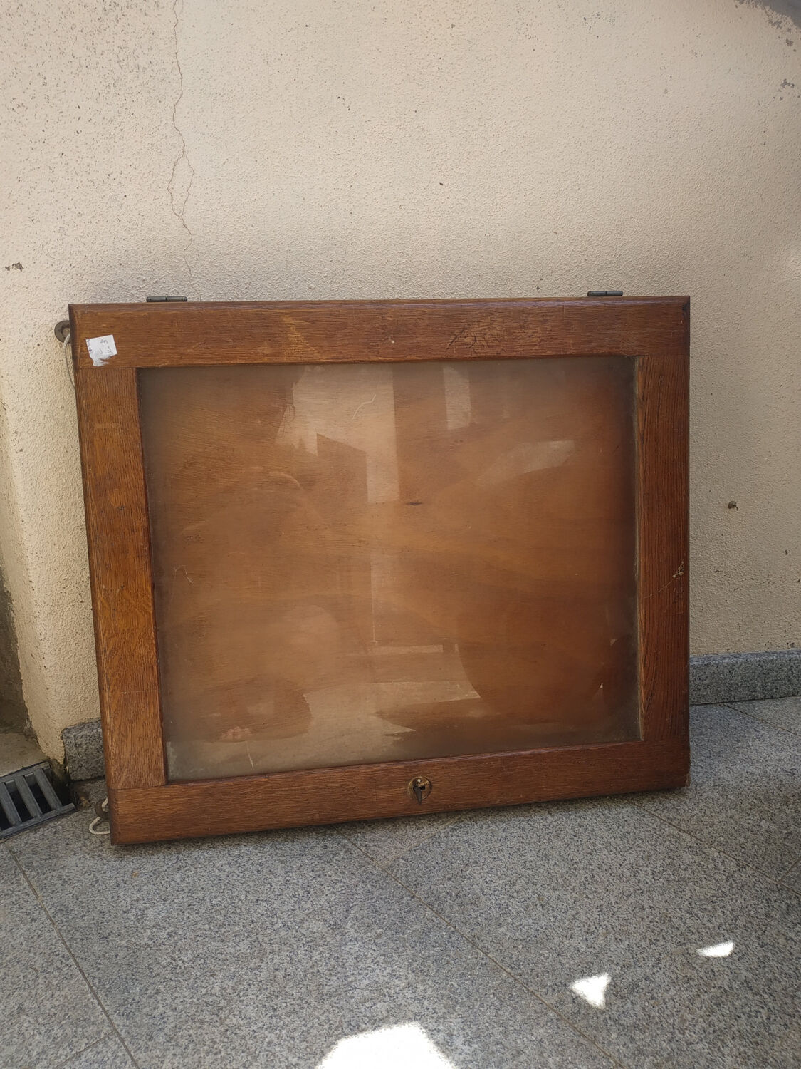 Collector's showcase jewelry wooden collector's item with keys