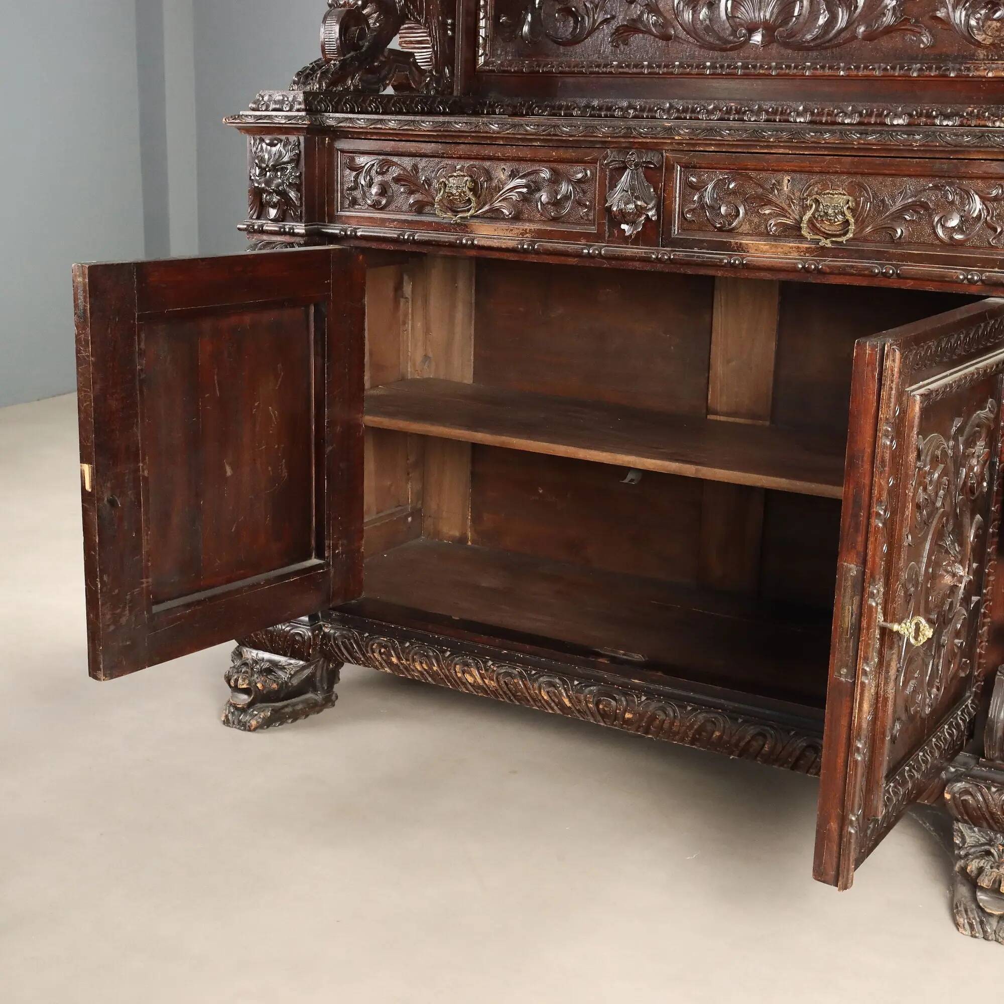 Antique neo-baroque display cabinet carved in walnut, Italy, 19th century
