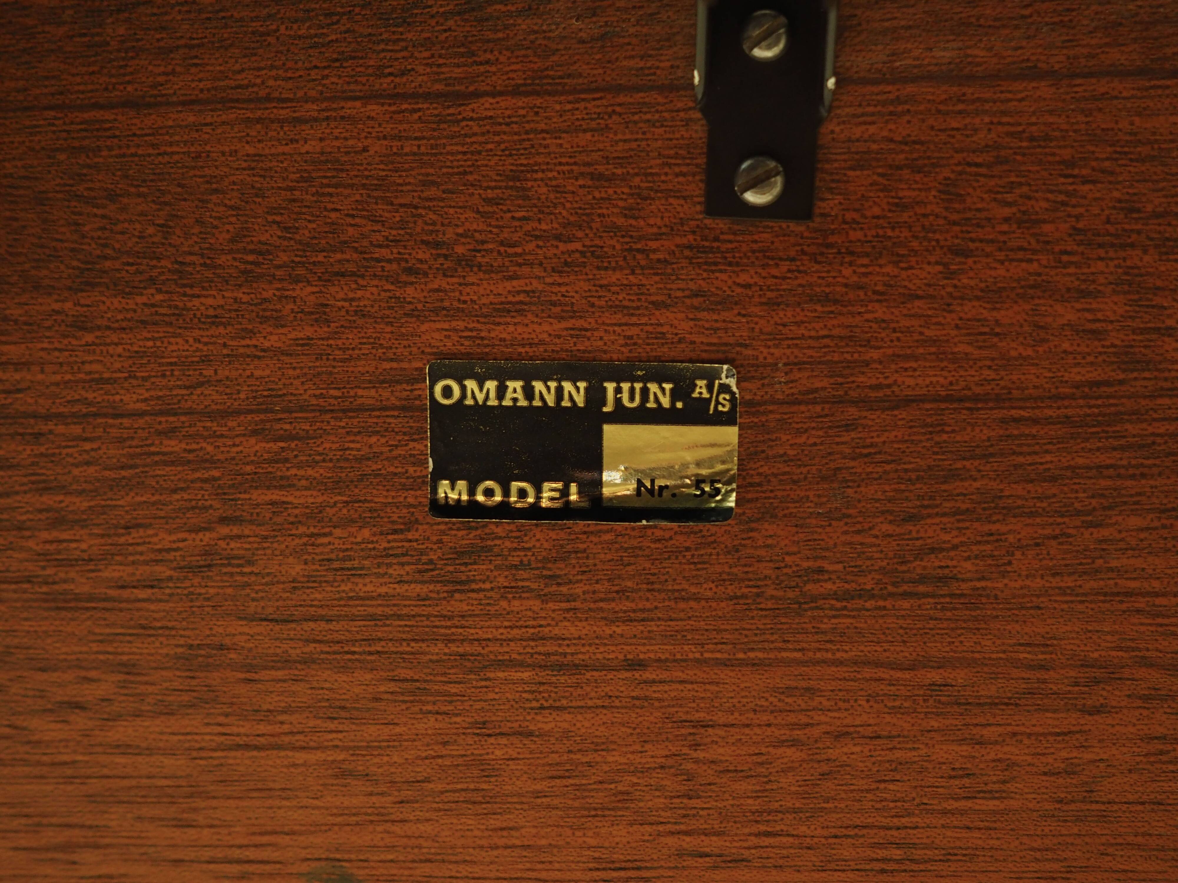 Round rosewood table, Danish design, 1970s, manufacturer: Omann Jun