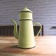 Cafetière ancienne émail jaune poussin