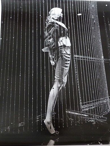 Motoki Lee title "moderu japan, 2006 / 2007 " photograph